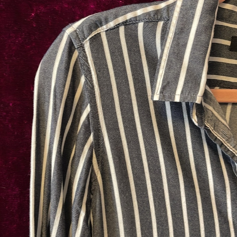 Banana Republic Grey and White Pinstripe Flowey / Soft / Wrinkle Free Button Up - Picture 4 of 4